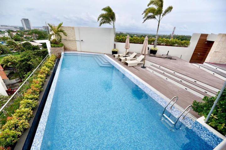 J7 Plaza Hotel Iloilo City Buitenkant foto