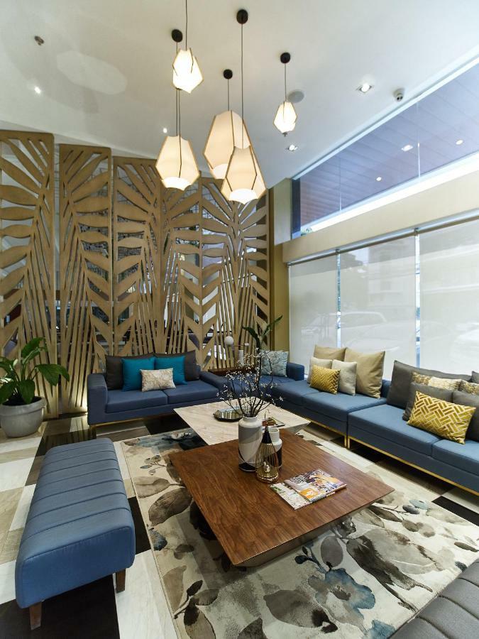J7 Plaza Hotel Iloilo City Buitenkant foto