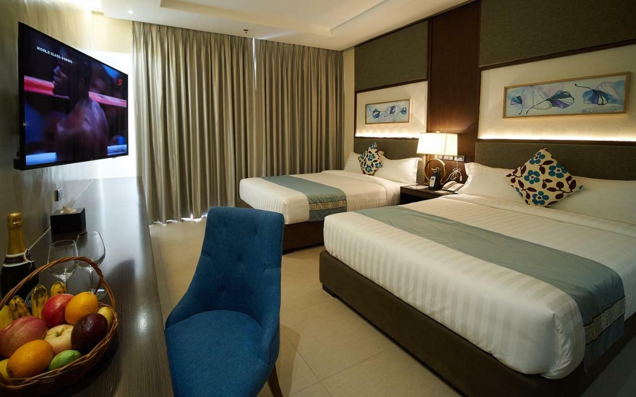 J7 Plaza Hotel Iloilo City Buitenkant foto